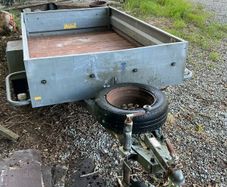 Car trailer 7ft2 x 4ft5.