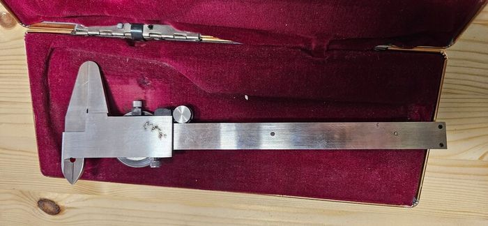 Mitutoyo 505-633 metric dial caliper