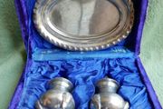 Vintage Salt &amp; Pepper Shaker Pair silver plated Tray And Velvet Box