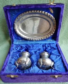 Vintage Salt & Pepper Shaker Pair silver plated Tray And Velvet Box