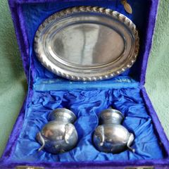 Vintage Salt & Pepper Shaker Pair silver plated Tray And Velvet Box