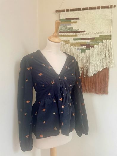 Nobody's Child Size 10-stunning top with fine cord detail