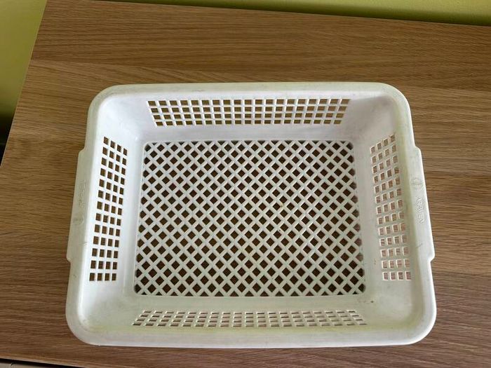 ARAVEN White Plastic Tray