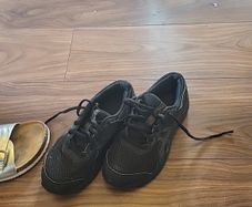 black shoos