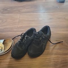 black shoos