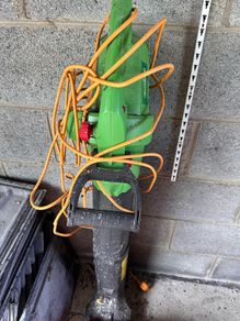 Leaf blower