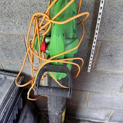 Leaf blower