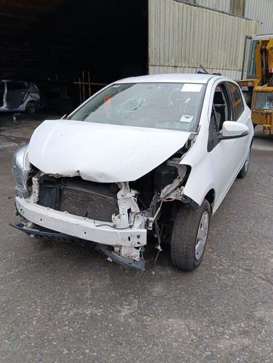 Breaking Toyota vitz 2014 petrol