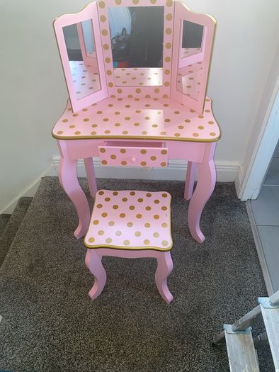 kids dressing table