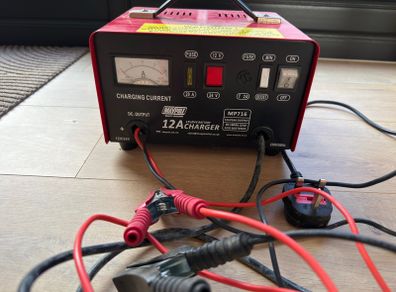 Maypole 12v-24v Battery Charger