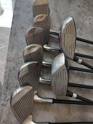 Dunlop golf clubs. Right handed clubs