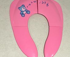 Collapsible compact portable seat for potty training