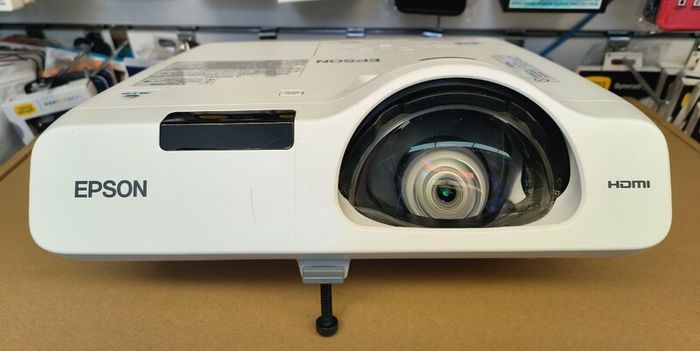 Epson EB-530 XGA HDMI VGA Short Throw 3200 Lumens HD (Lamp Hour: 2160)
