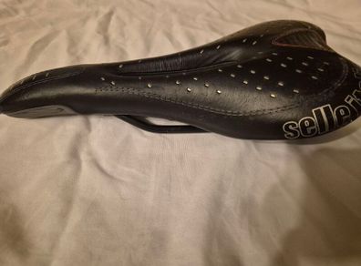 Bike saddle clear out