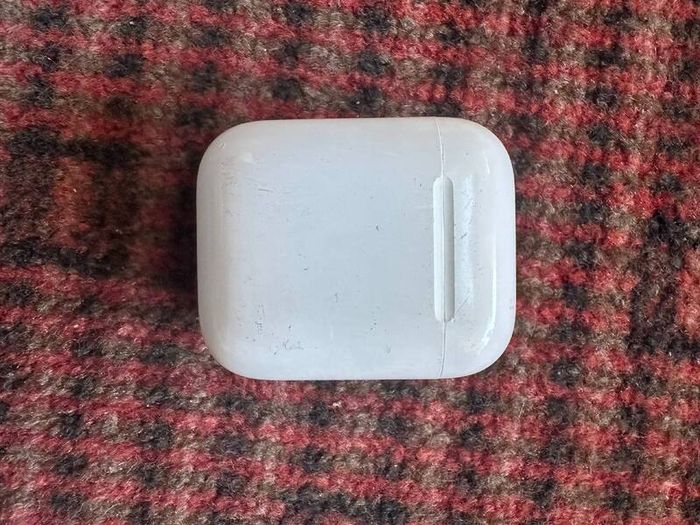Apple AirPods (1st Generation)