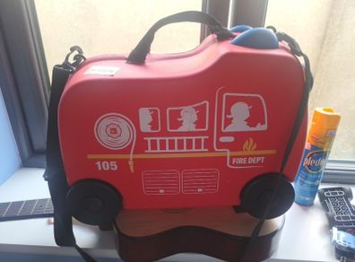 kids suitcase