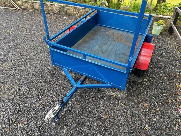 Trucks,Trailers garage equipment