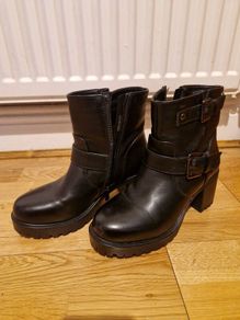 Women black boots size 4/37