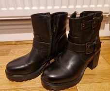 Women black boots size 4/37