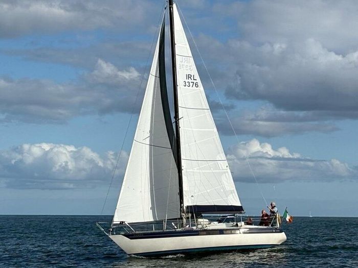 Kingscruiser 33 Yacht deposit paid.