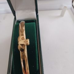 18ct gold plated claddagh bangle