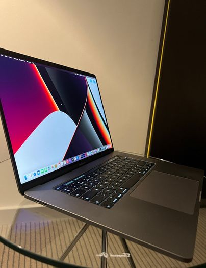 Apple MacBook Pro 15-inch 2020 Intel i7 16GB RAM A2141 Touch Bar - Radeon Pro MS OFFICE Mint