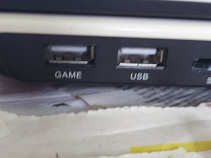 5 Portable DVD Players, all working, but no charges for them, all in very good condition