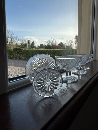 Glass dessert bowl