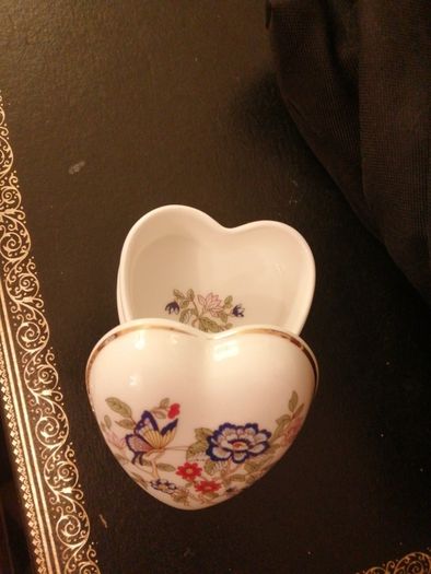 Porcelain Tara tinker box