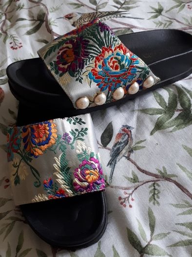 Oriental sliders