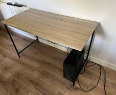 Desk, good condition !