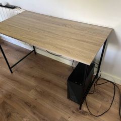 Desk, good condition !