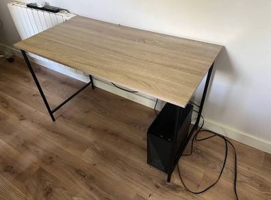 Desk, good condition !