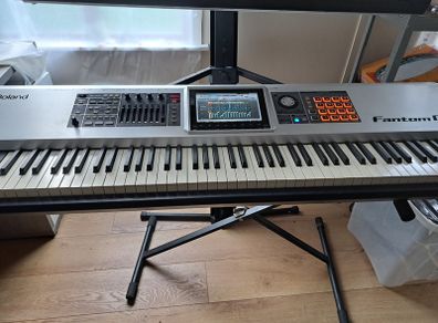 Roland Fantom G8