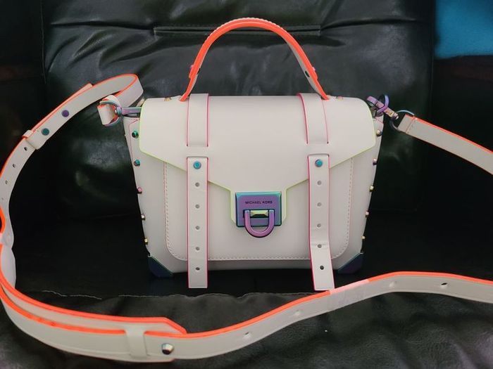 Authentic Michael Kors Manhattan Medium Contrast Trim Leather Satchel Bag in Optical White