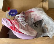 Asics Novablast (Size 5)