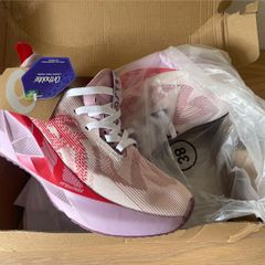Asics Novablast (Size 5)