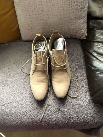Mens boots size 8 worn once only reduced