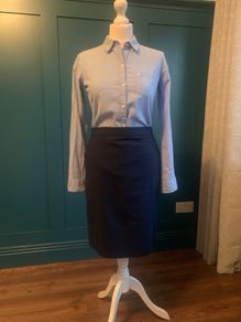 Tommy Hilfiger navy pencil skirt. Size 10/12