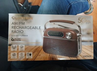 Lloytron Radio