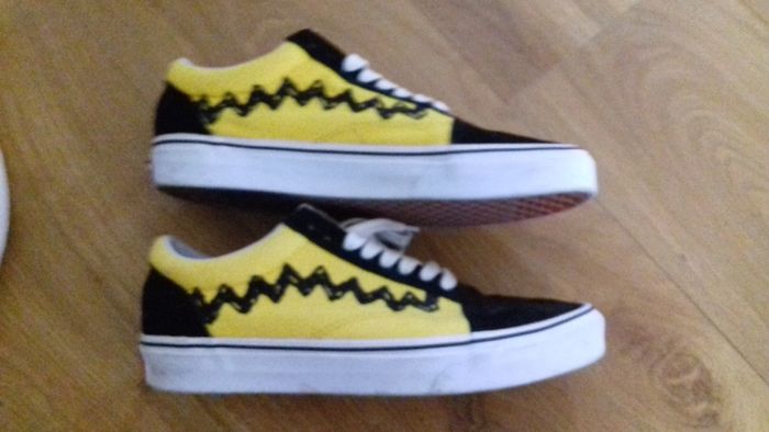 Charlie Brown Old School Vans