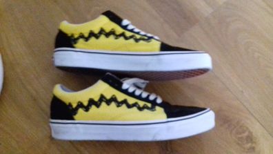 Charlie Brown Old School Vans