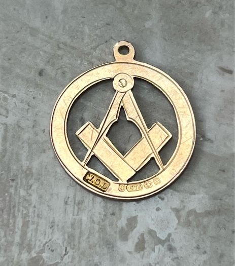 Vintage 9ct Solid Gold Masonic Pendant