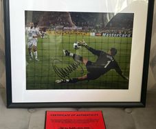 Liverpool jerzy dudek signed and framed 16 x 12 photo with certificate