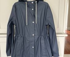 Danish brand renowned for its rainwear Ilse Jacobsen  French navy coloured rain coat BRAND NEW
