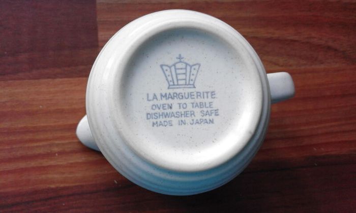 Vintage LA Marguerite Jug & 2 saucers