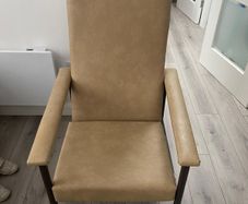 orthopaedic armchair