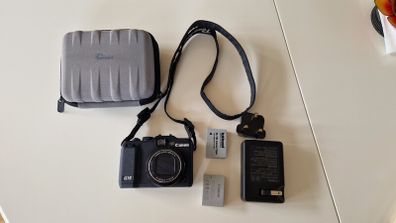 Canon Powershot G15 Digital Camera + 2 batteries, strap, charger & Lowepro Case