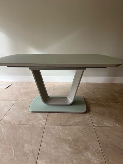 Extendable table