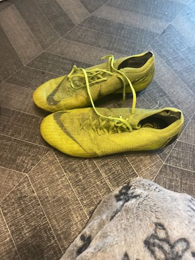 football size 8.5